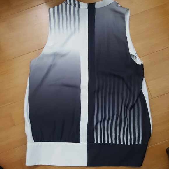 Calvin Klein sleeveless top/blouse - Picture 3 of 3